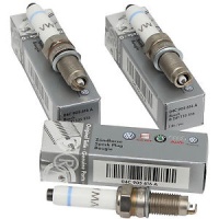 Свеча зажигания для Skoda Octavia A7 1.6/VW Polo Rus/04C905616D/VAG